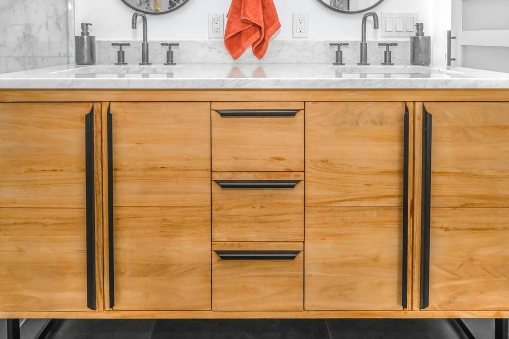 Why Your Makeup Meltdown Ends With the Right Cosmetic Organizer