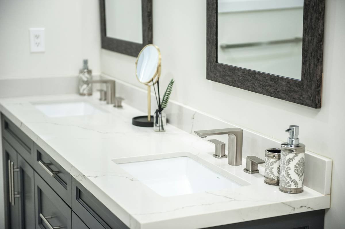 Infographic showing correlation between organized vanity setups and consistent skincare usage based on 2023 consumer study