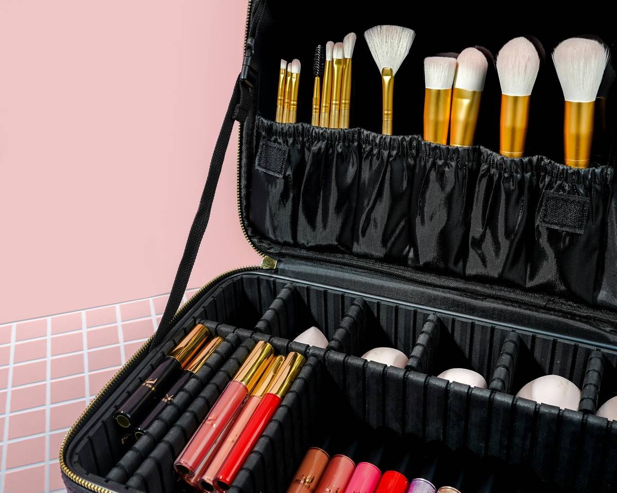 Side-by-side comparison: cluttered makeup pouch vs. organized portable cosmetic case with labeled compartments and brush holders