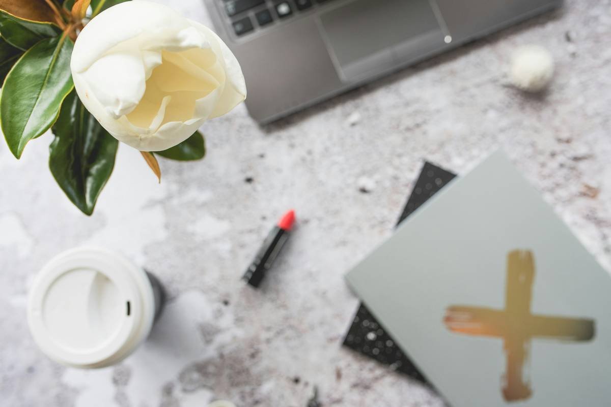 Why Your Routine Deserves a Contemporary Vanity (And How to Pick the *Right* One)