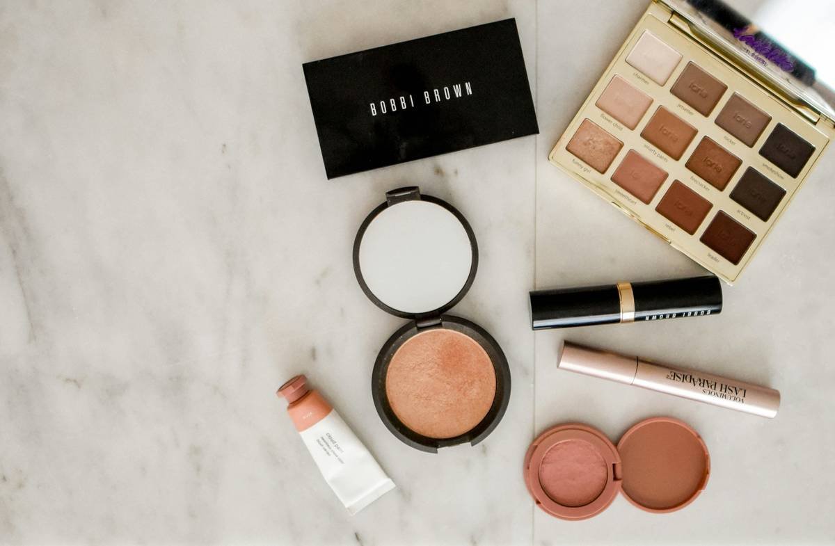 Why Your Compact Vanity Is the Secret Weapon for Small-Space Beauty Routines