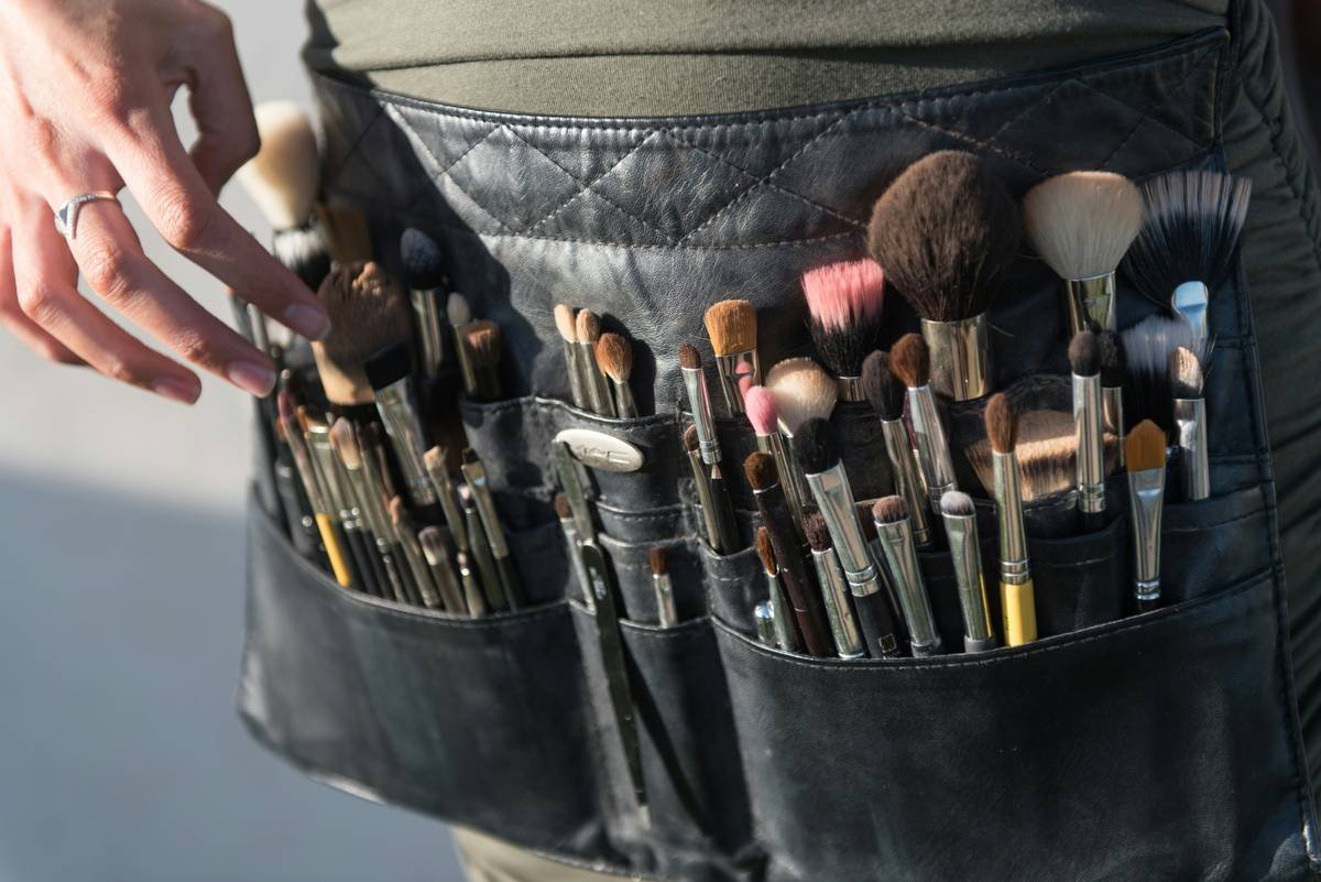 Why Your Makeup Routine Fails Without a Cosmetic Organizer Tray