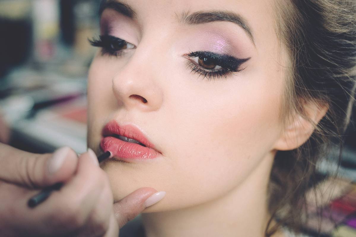 Why Your Makeup Routine Fails Without a Cosmetic Storage Tower
