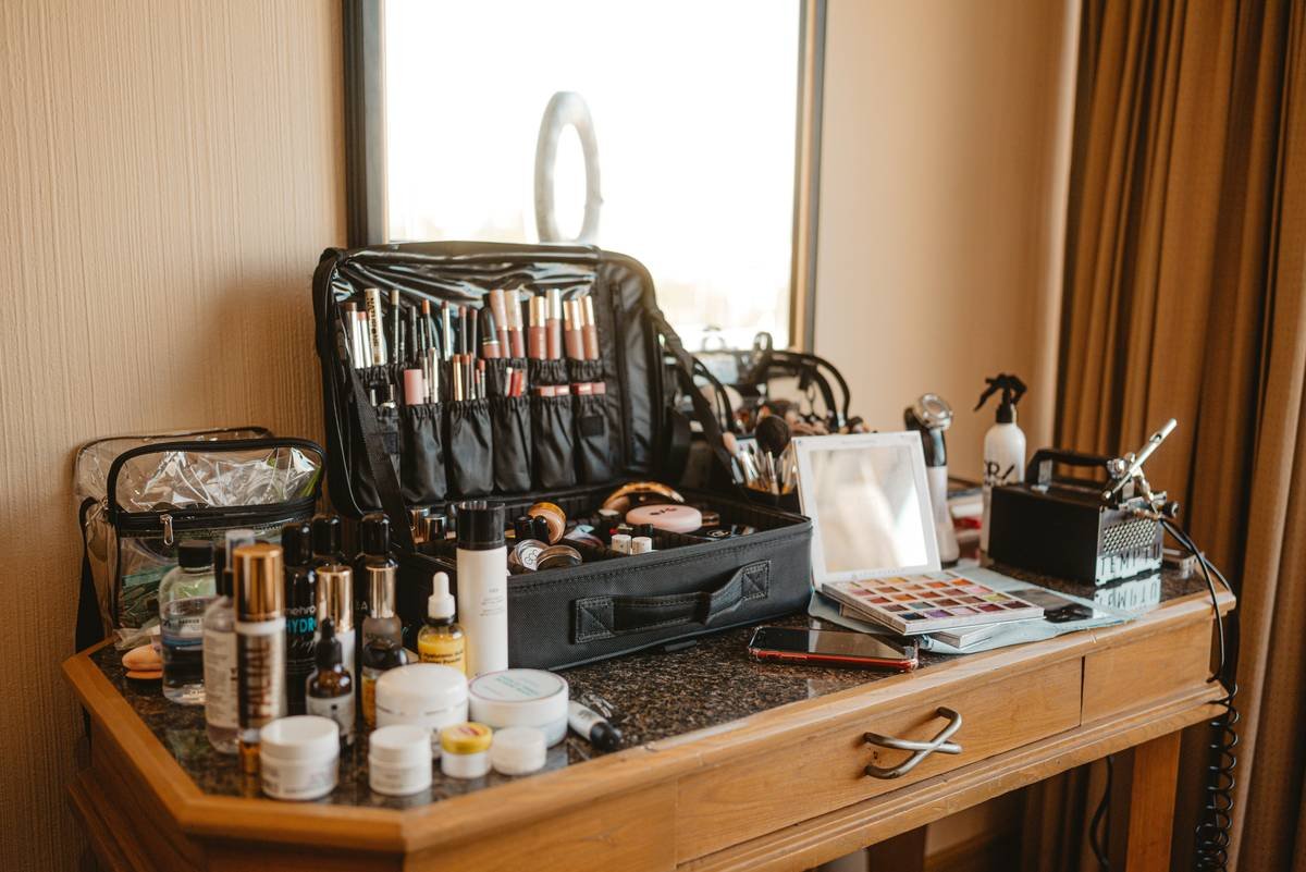 Cosmetic Organizer Case: 7 Essential Tips to Avoid Cluttered Makeup Mishaps